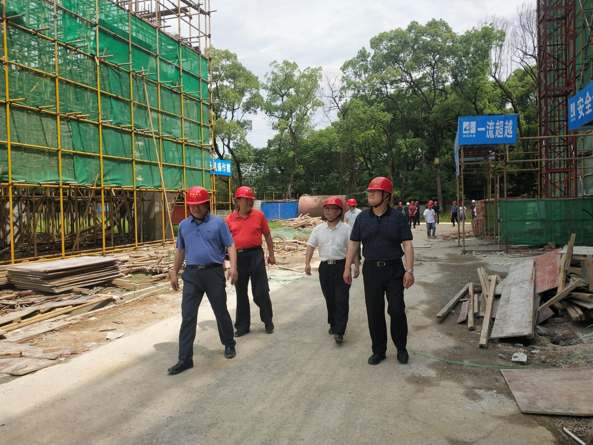 湖南湘科控股集團(tuán)有限公司黨委委員、副總經(jīng)理聶誠(chéng)一行前往湘鄉(xiāng)調(diào)研湖南電器檢測(cè)所有限公司搬遷擴(kuò)建項(xiàng)目工作